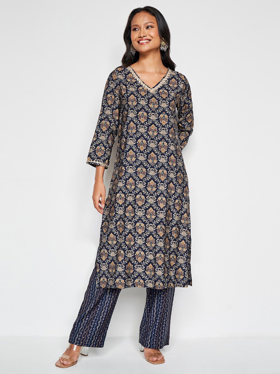 

Global Desi Ethnic Motifs Printed V-Neck Straight Kurta With Trouser, Navy blue