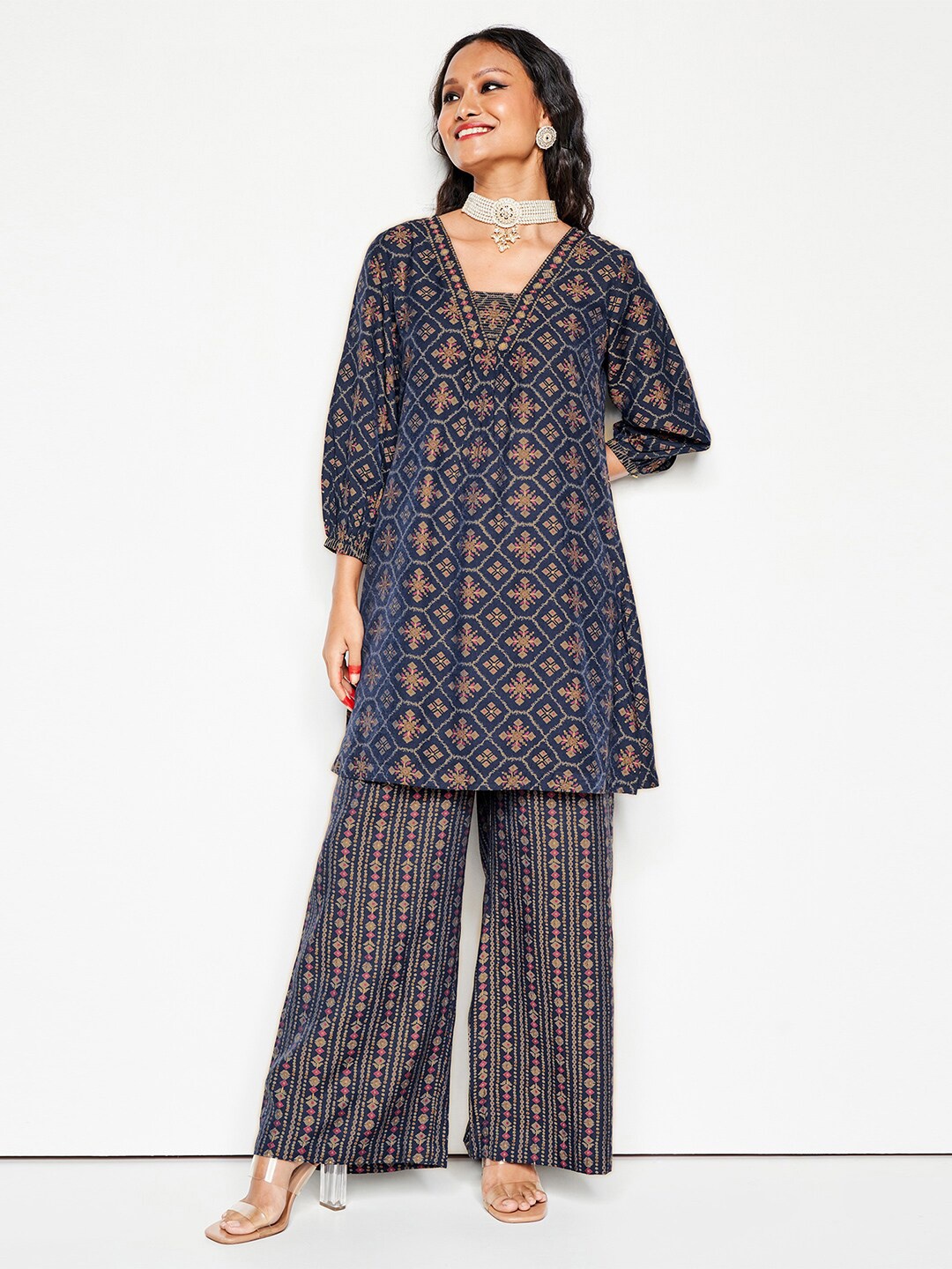 

Global Desi Ethnic Motifs Printed Square Neck Kurta With Palazzos, Navy blue