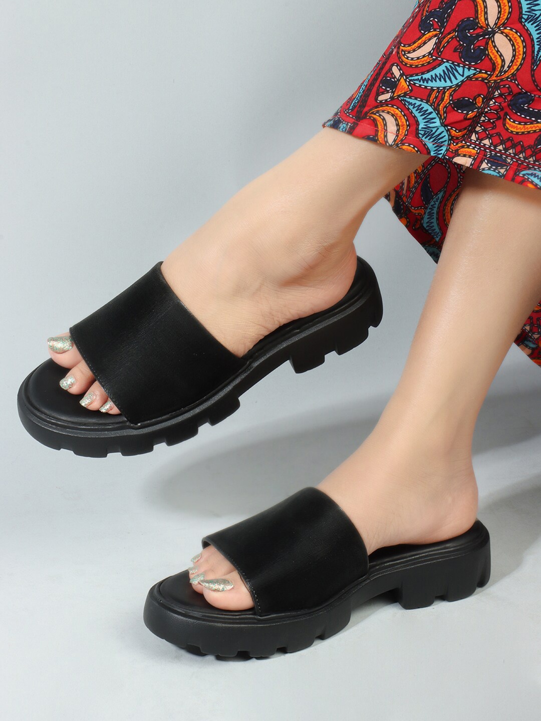 

ICONICS No Back Strap Open Toe Flats, Black