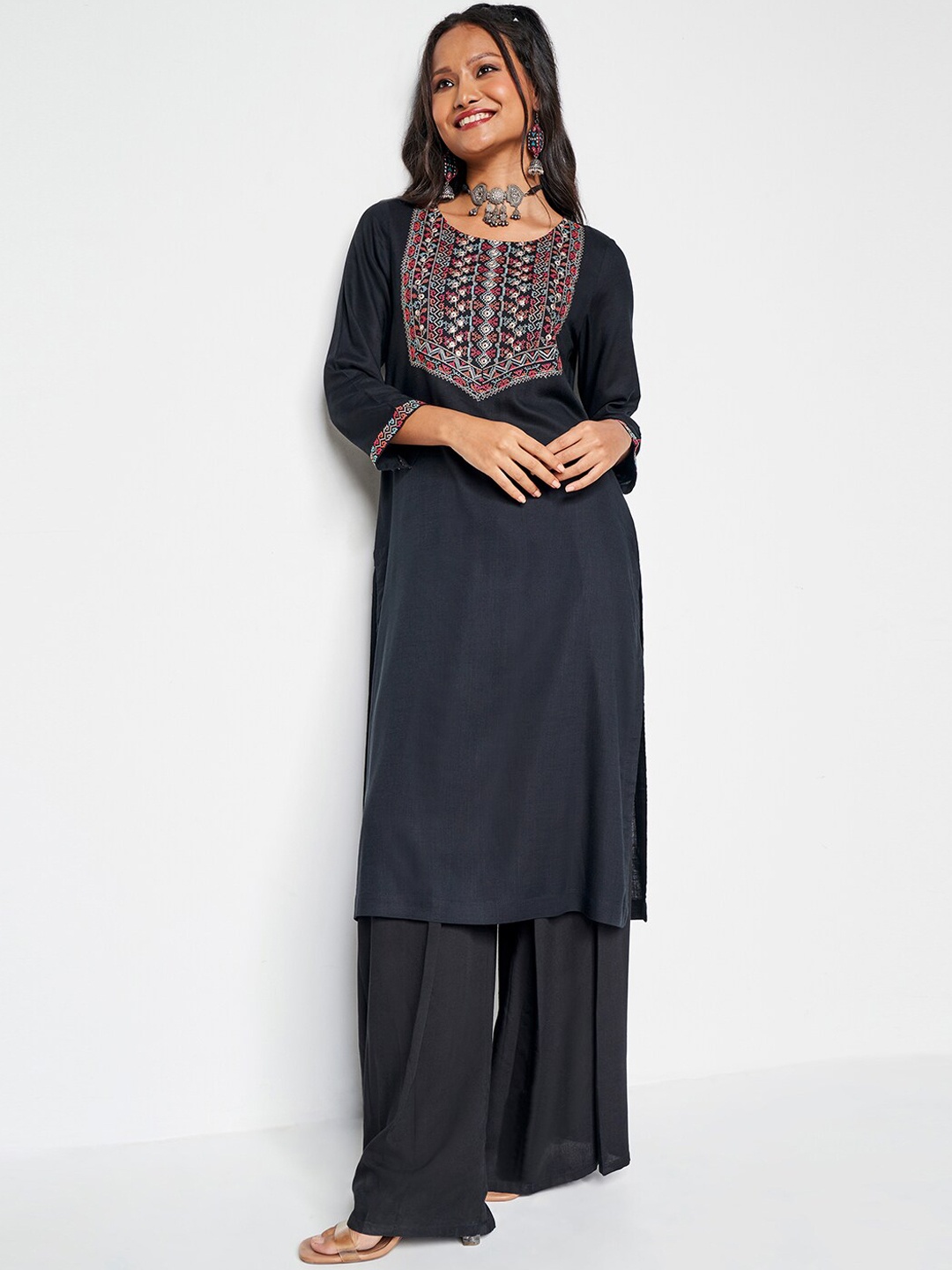 

Global Desi Ethnic Motifs Yoke Design Thread Work Straight Kurta, Black