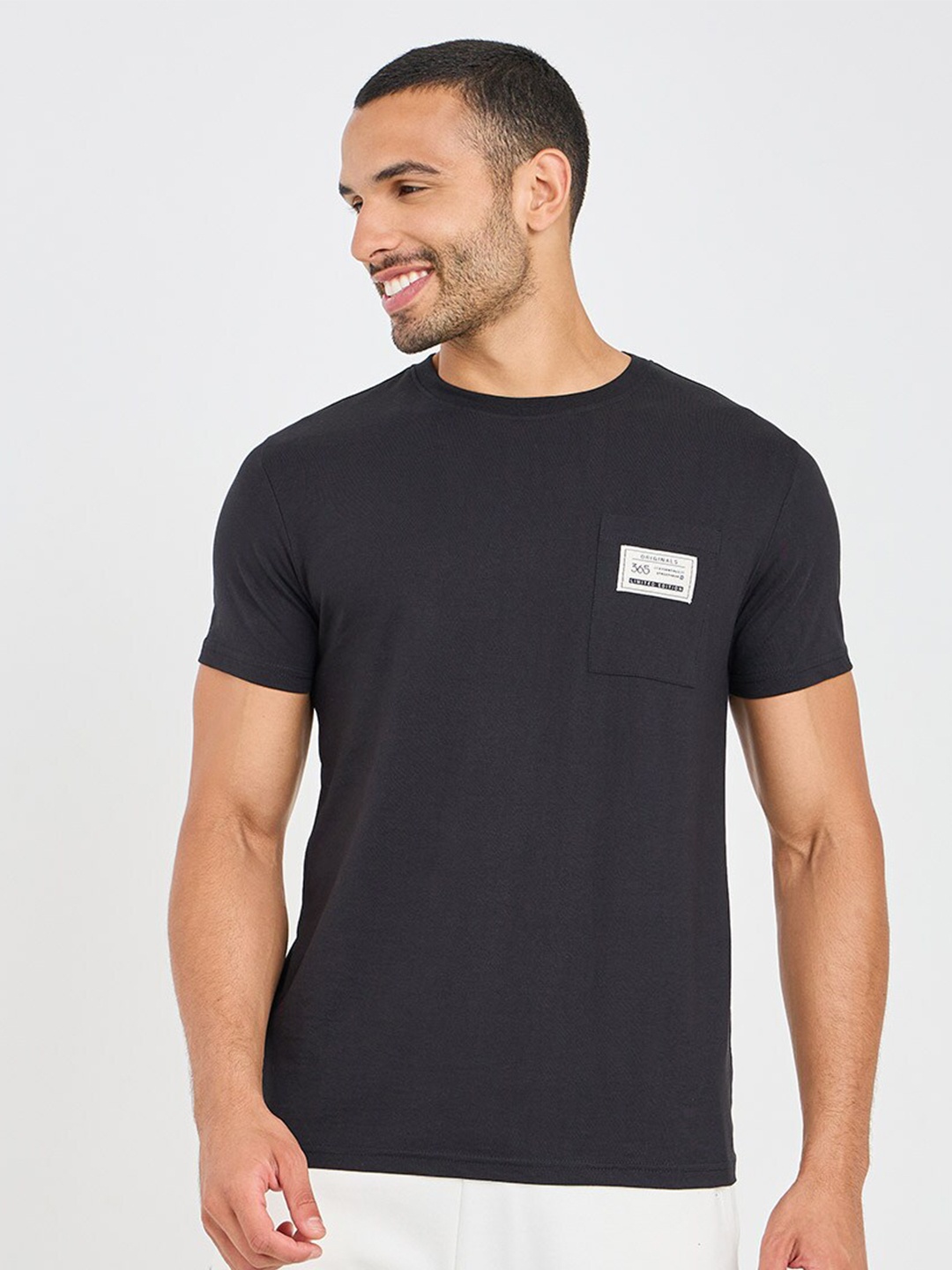 

Styli Men Pocket Badge Detail Regular Fit T-Shirt, Black