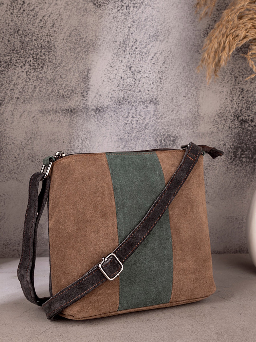 

Abelardo De Moda Colourblocked Leather Oversized Bucket Handheld Bag, Brown