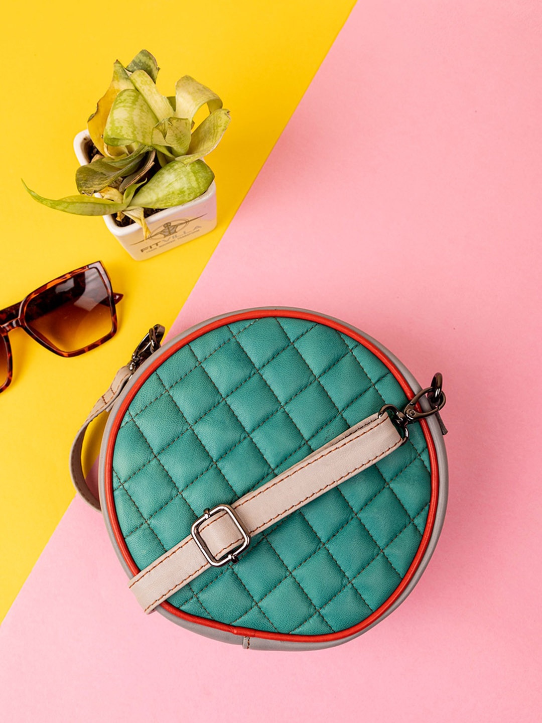 

Abelardo De Moda Colourblocked Leather Structured Sling Bag with Quilted, Green