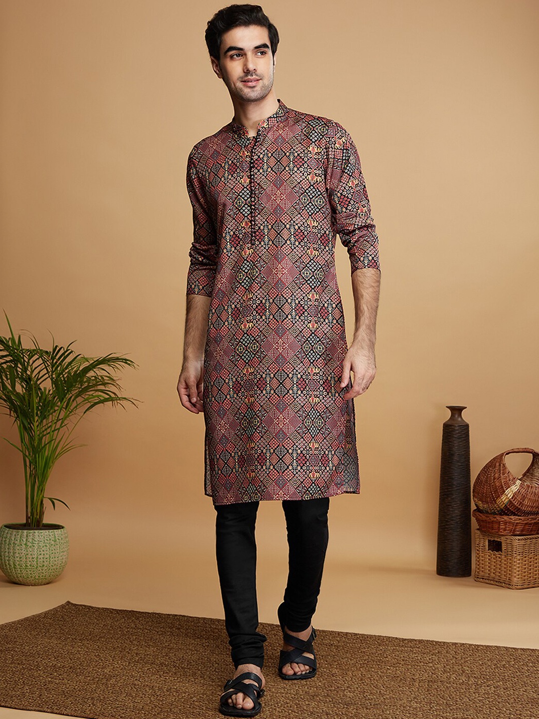 

KISAH Geometric Printed Mandarin Collar Kurta with Churidar, Black