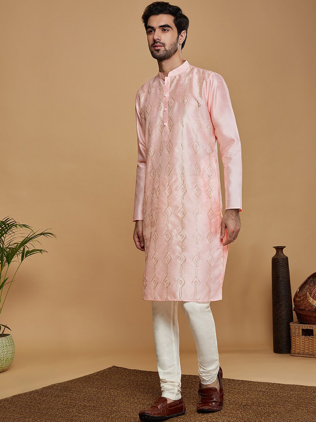 

KISAH Mandarin Collar Geometric Embroidered Straight Kurta, Pink