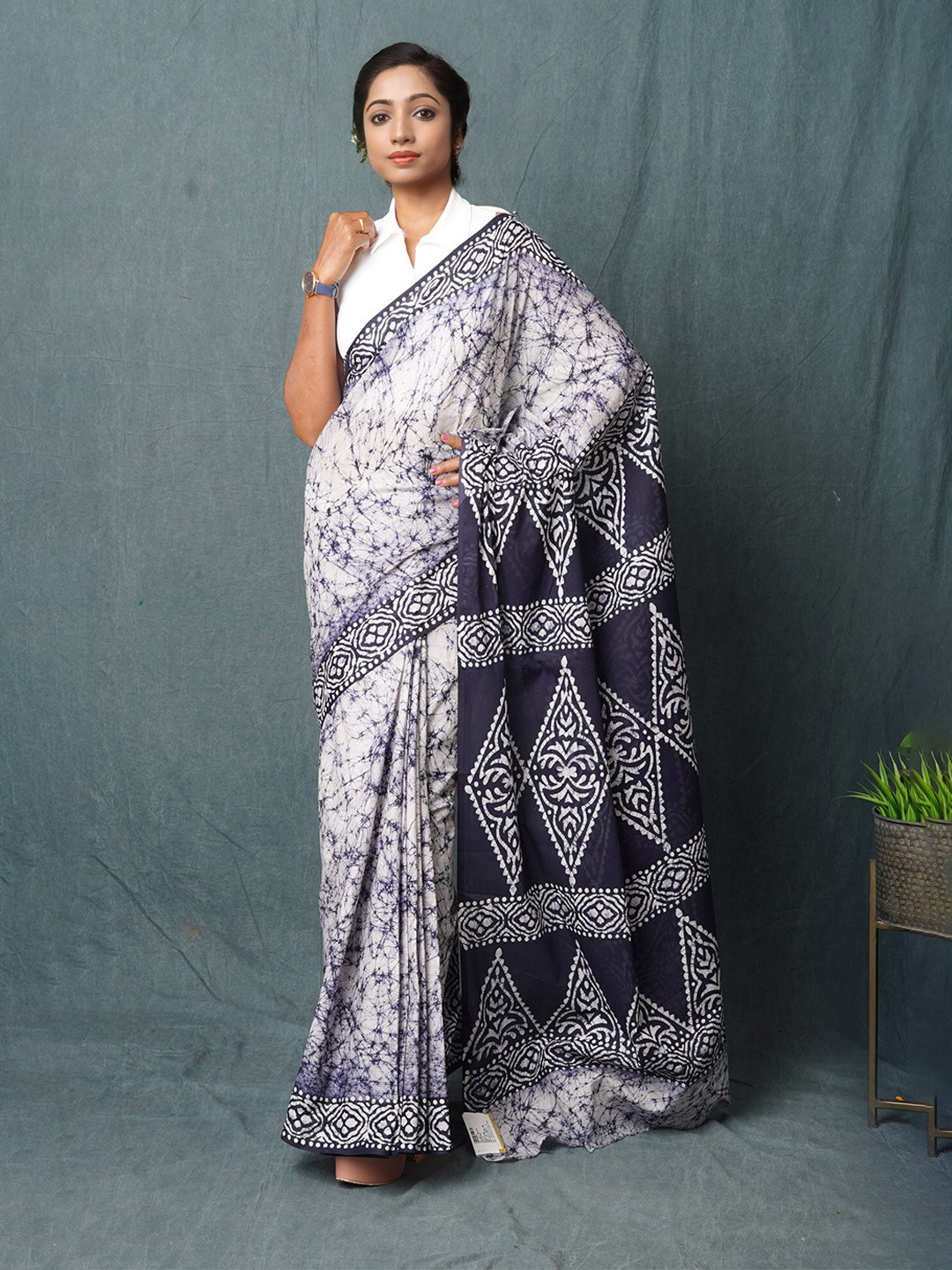

Unnati Silks Ethnic Motifs Printed Mulmul Cotton Block Print Saree, Cream