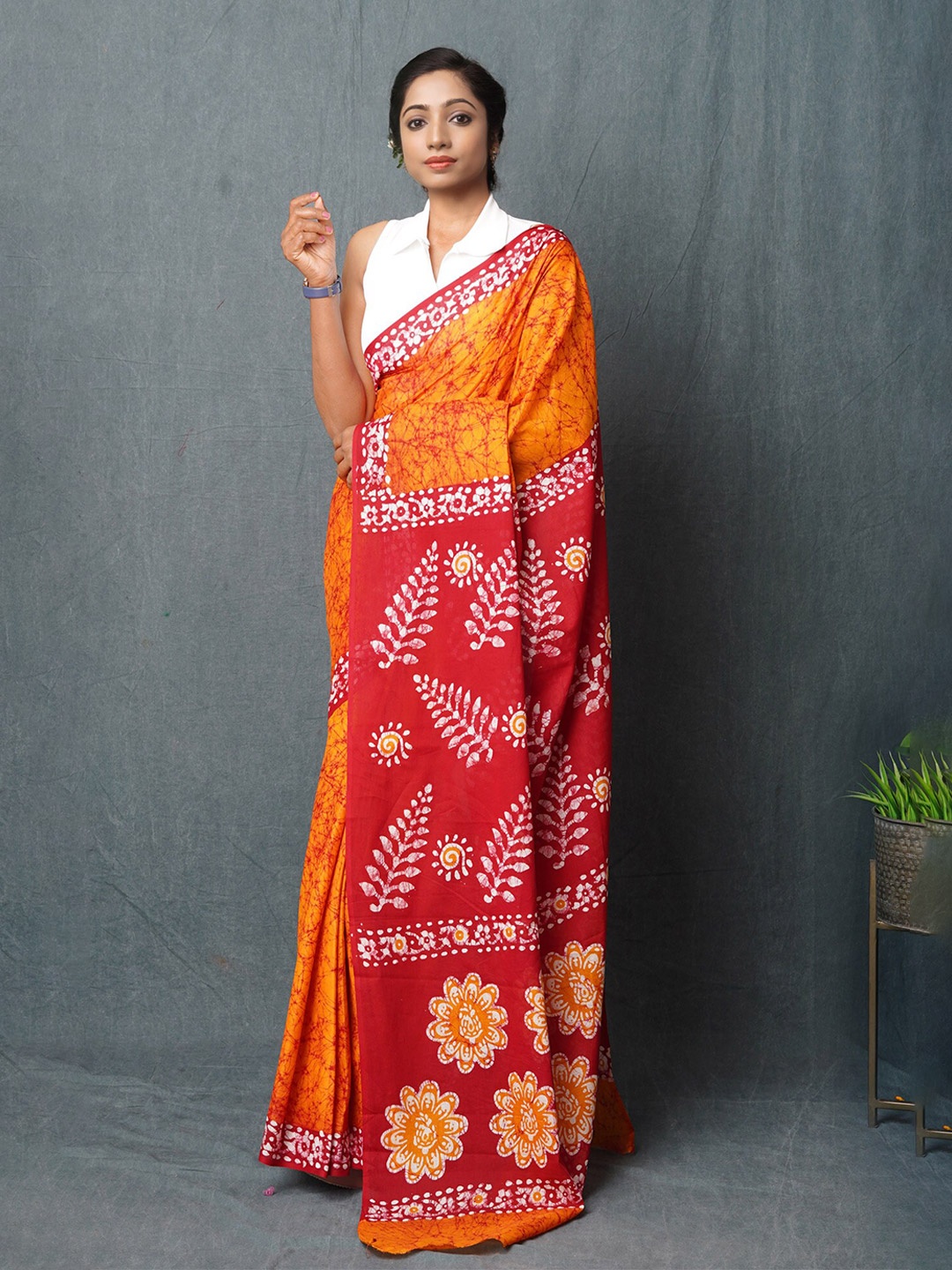 

Unnati Silks Batik Block Printed Mulmul Cotton Handloom Saree, Yellow
