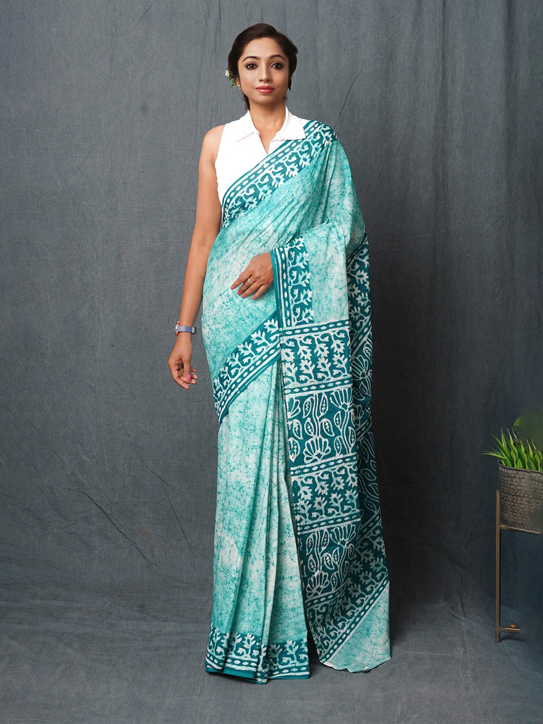 

Unnati Silks Batik Block Printed Mulmul Cotton Handloom Saree, Cream