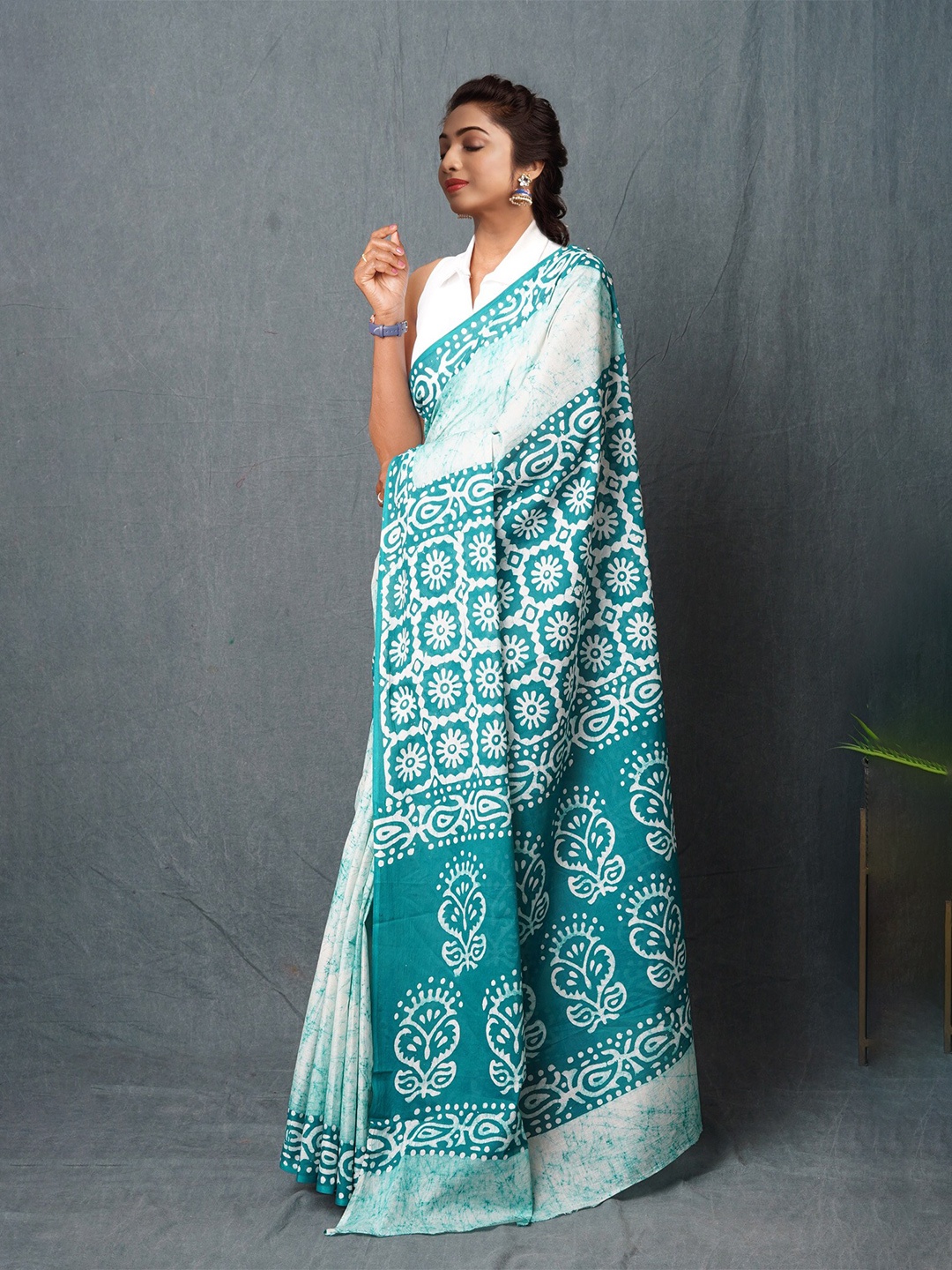 

Unnati Silks Batik Block Printed Mulmul Cotton Handloom Saree, Cream