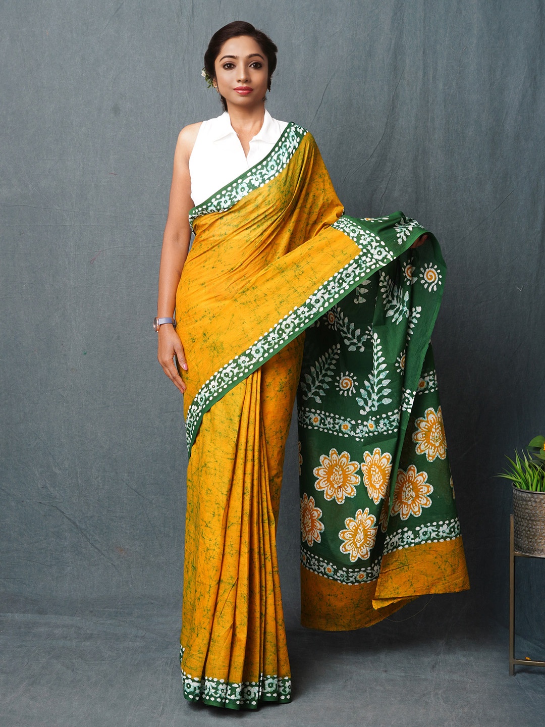 

Unnati Silks Batik Pure Cotton Block Print Saree, Yellow