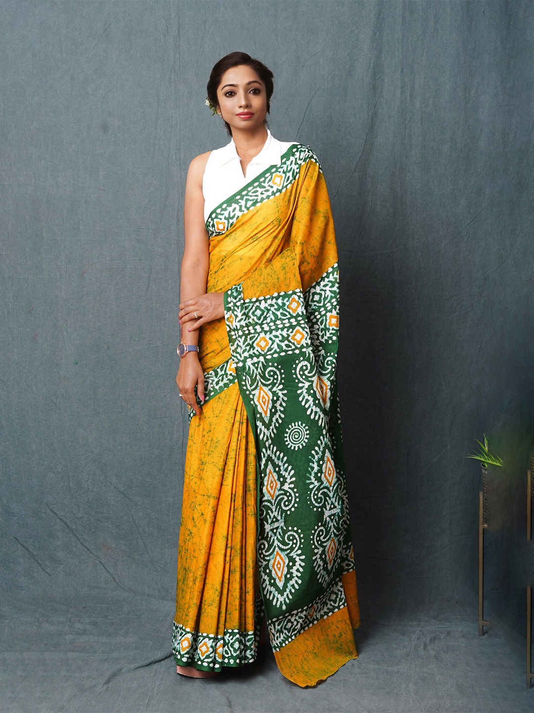 

Unnati Silks Batik Pure Cotton Block Print Saree, Yellow