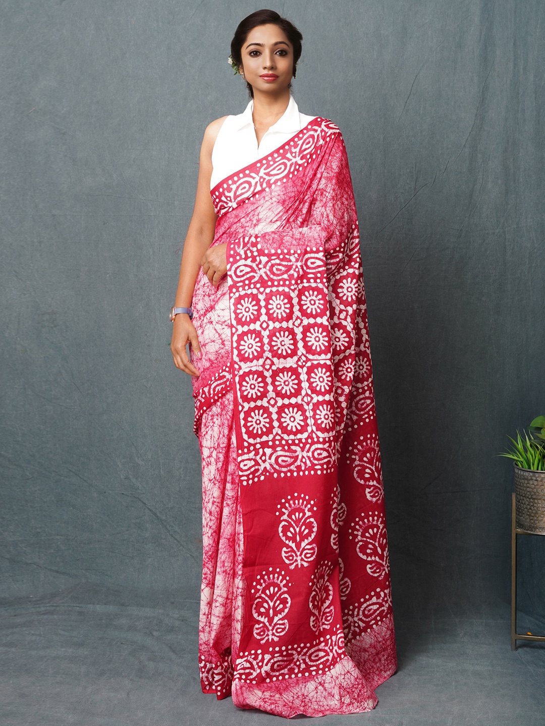 

Unnati Silks Batik Pure Cotton Block Print Saree, Red