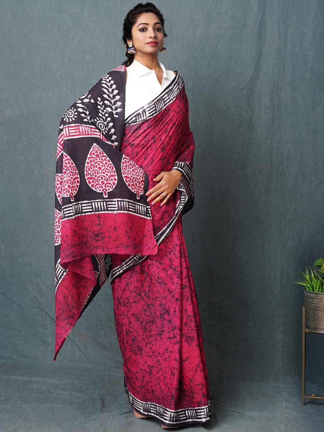 

Unnati Silks Batik Pure Cotton Handloom Block Print Saree, Pink