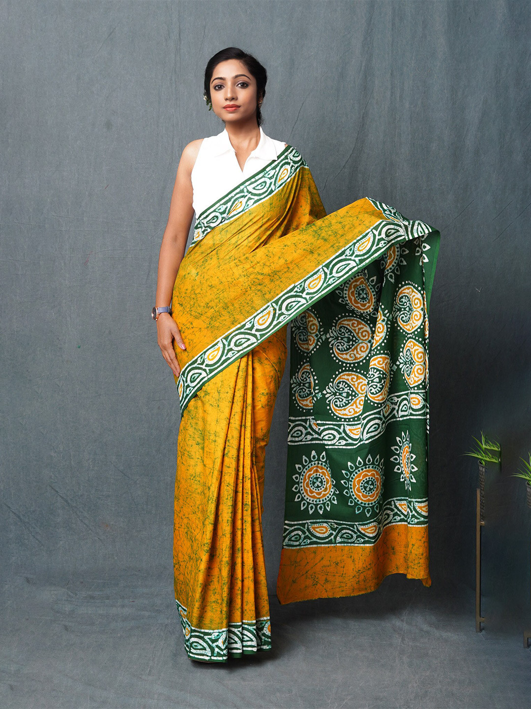 

Unnati Silks Batik Pure Cotton Handloom Block Printed Saree, Yellow