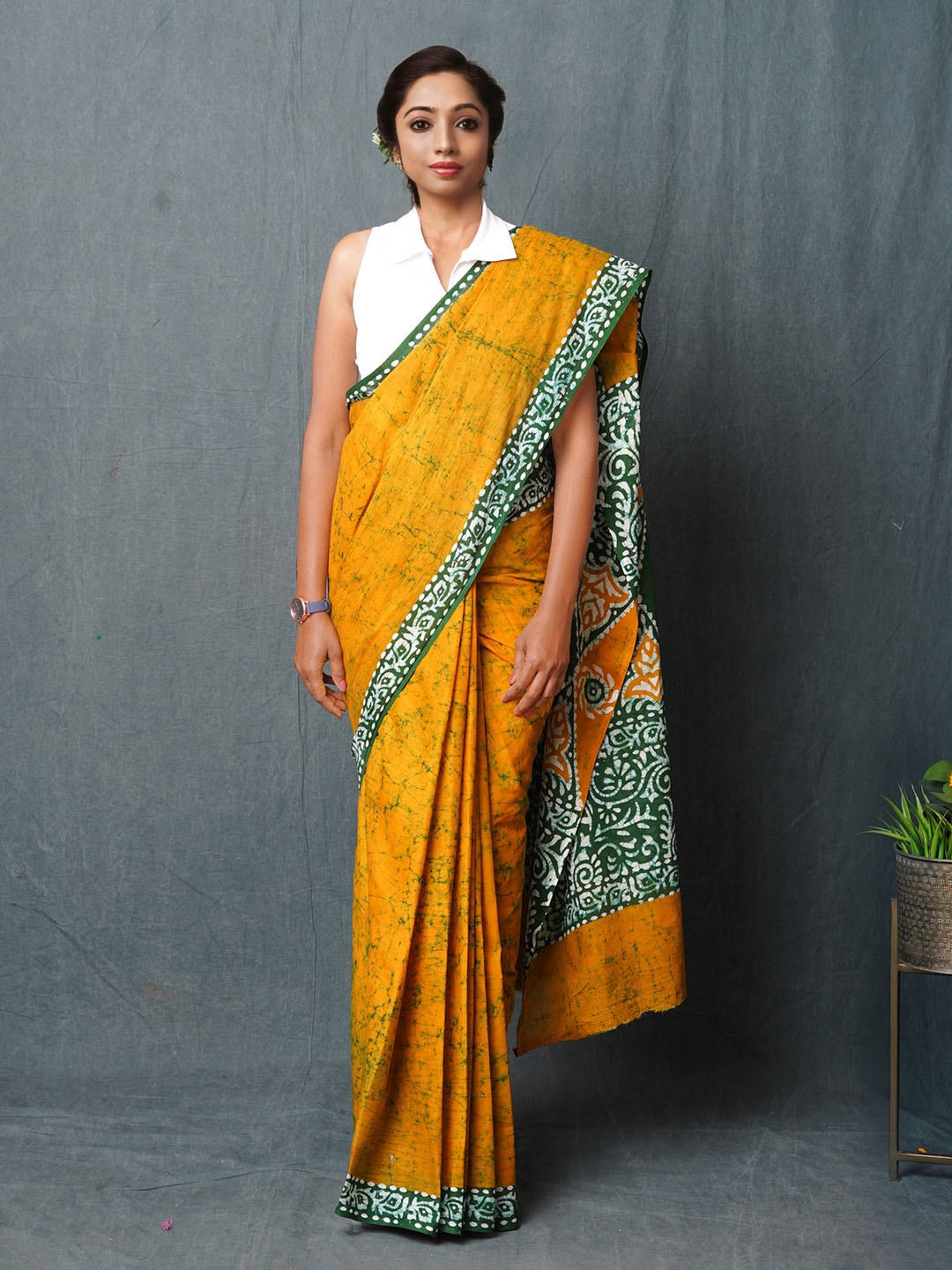

Unnati Silks Batik Pure Cotton Handloom Block Print Saree, Yellow