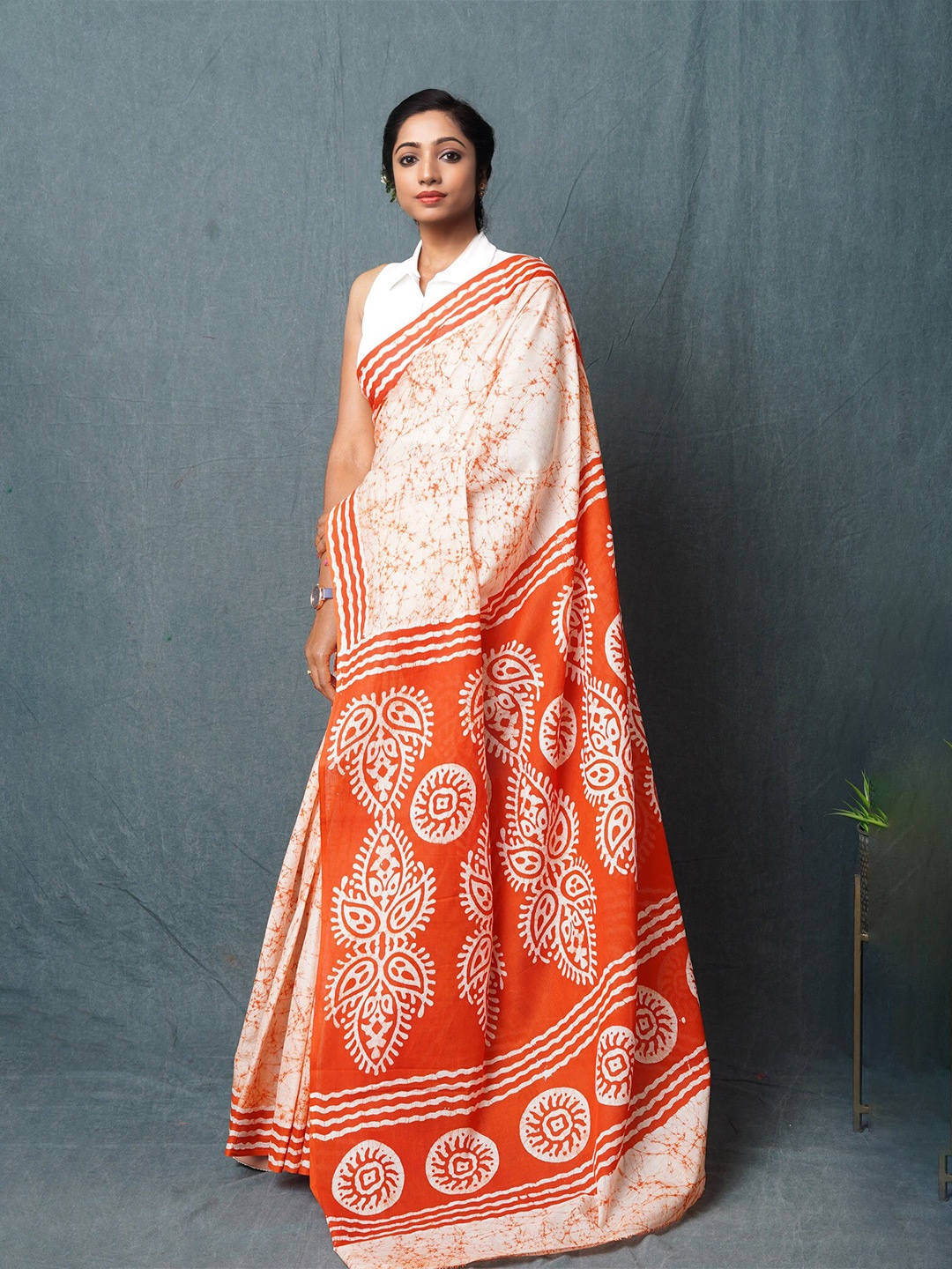 

Unnati Silks Batik Block Printed Mulmul Cotton Handloom Saree, Cream