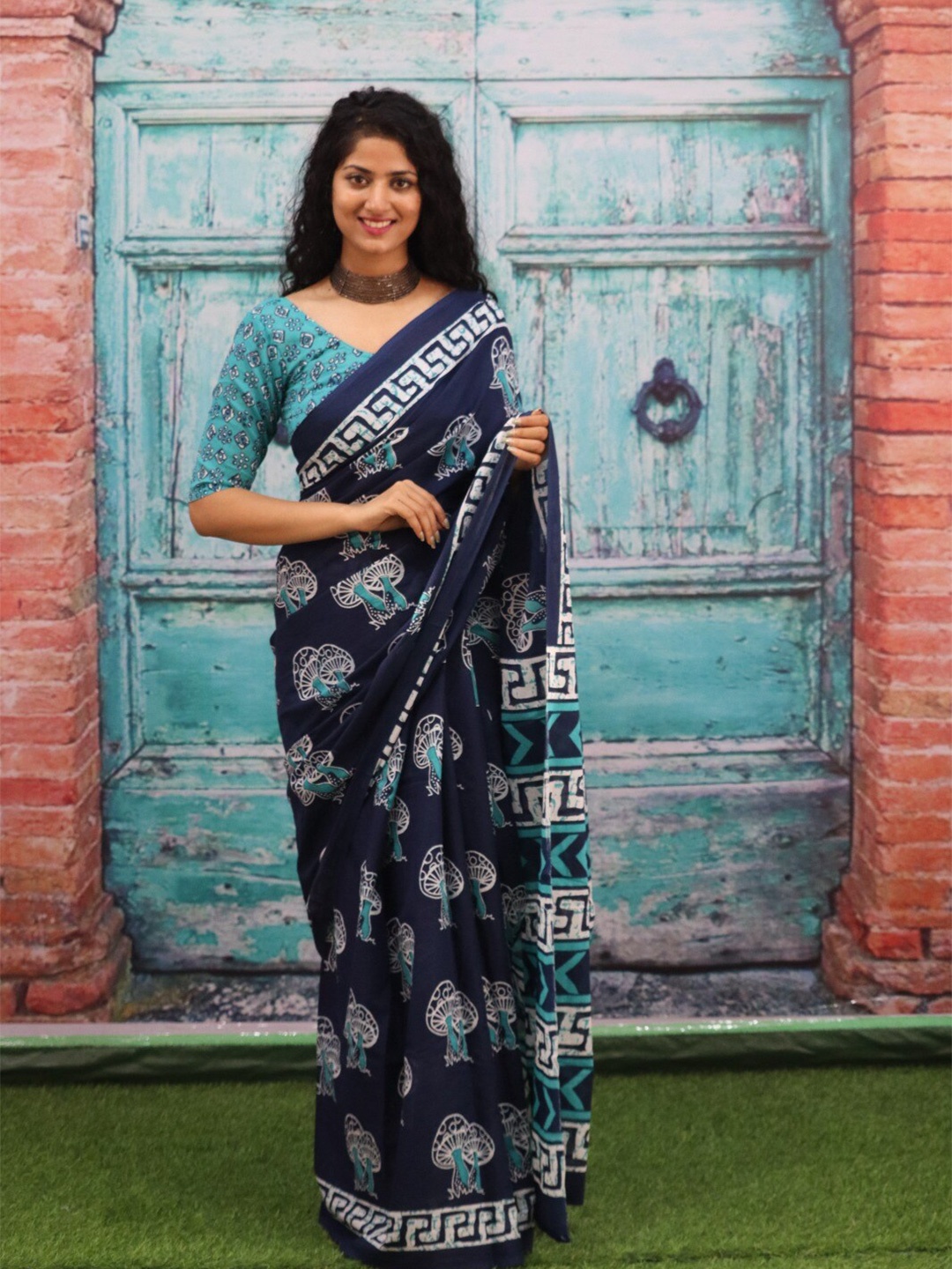 

TROPWEAR Geometric Pure Cotton Block Print Saree, Blue