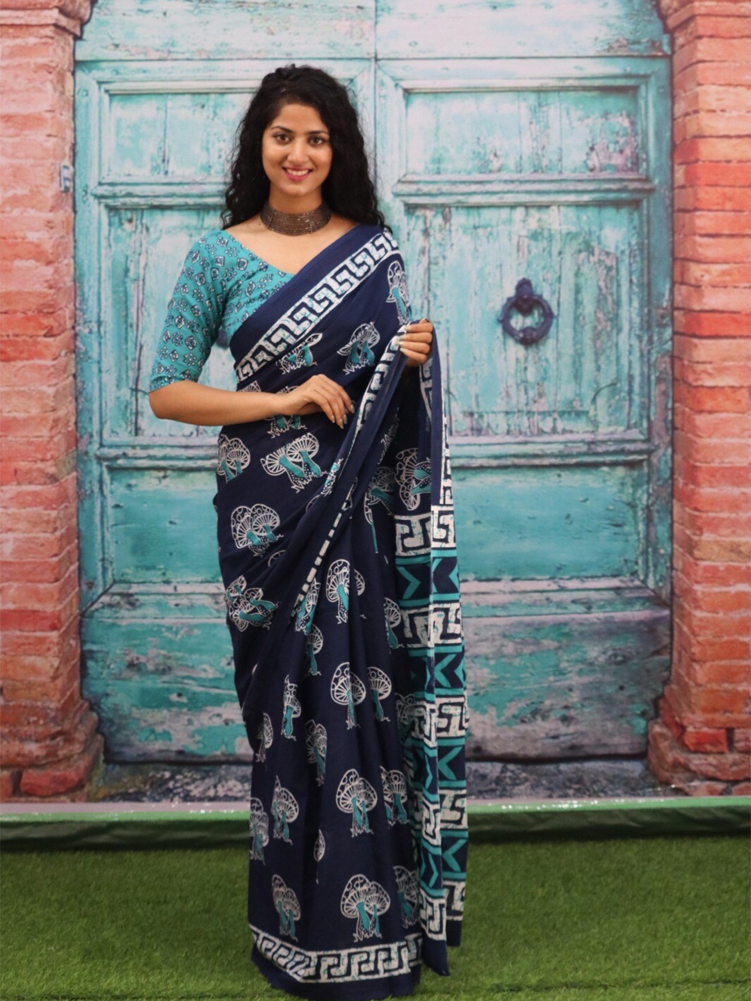 

TROPWEAR Geometric Pure Cotton Block Print Saree, Blue
