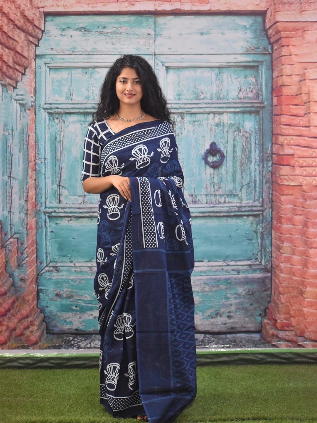 

TROPWEAR Geometric Pure Cotton Block Print Saree, Blue