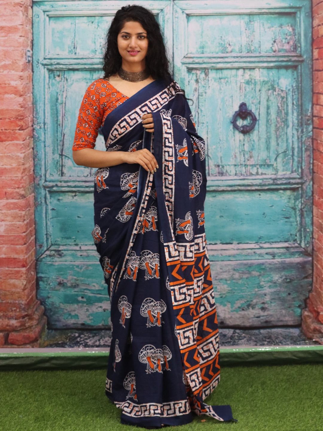 

TROPWEAR Ethnic Motifs Pure Cotton Block Print Saree, Navy blue