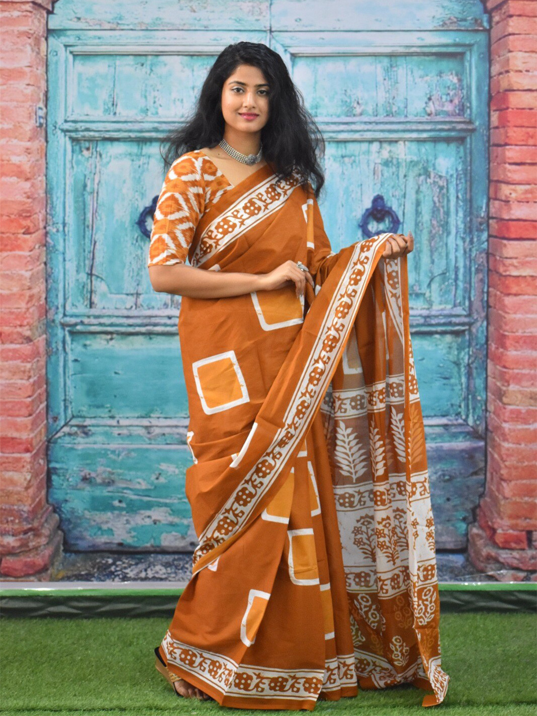 

TROPWEAR Geometric Pure Cotton Block Print Saree, Mustard