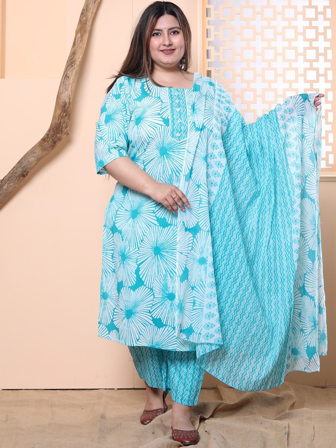 

KALINI Plus Size Floral Printed Pure Cotton Kurta with Trousers & Dupatta, Blue