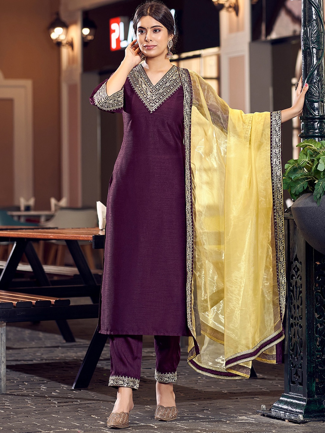 

SKYLEE Ethnic Motifs Yoke Design Regular Thread Work Kurta With Trousers & Dupatta, Purple