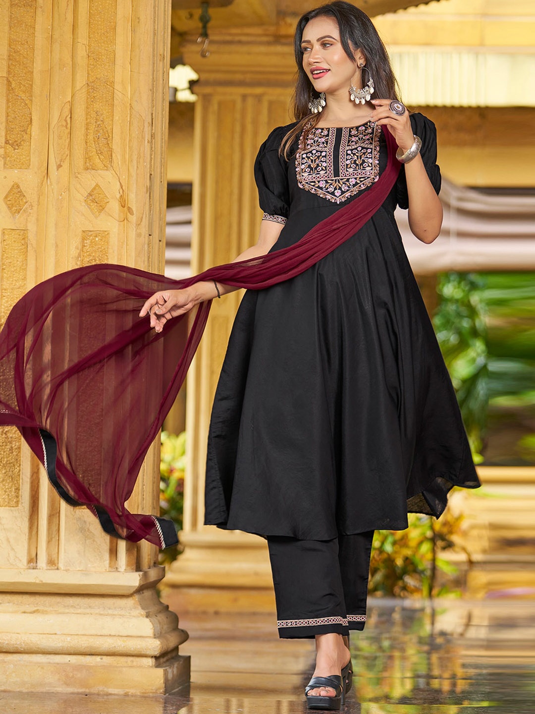 

SKYLEE Yoke Design Embroidered Regular Thread Work Kurta With Palazzos & Dupatta, Black