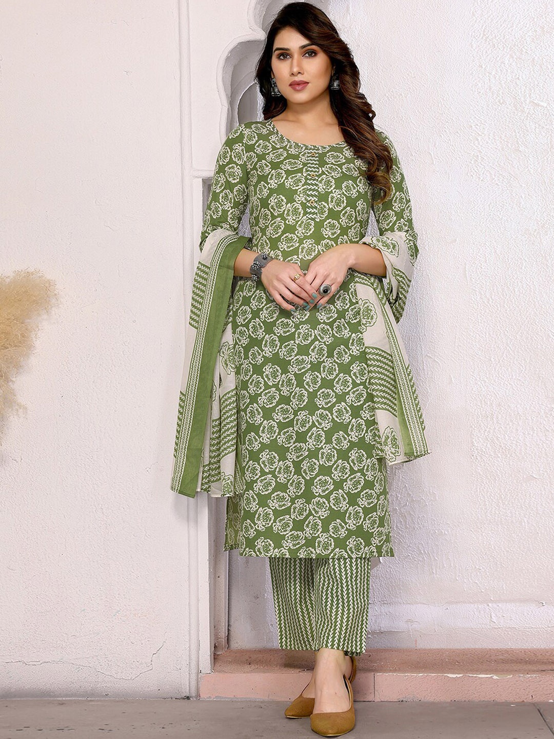 

KALINI Floral Printed Straight Kurta & Trousers With Dupatta, Green