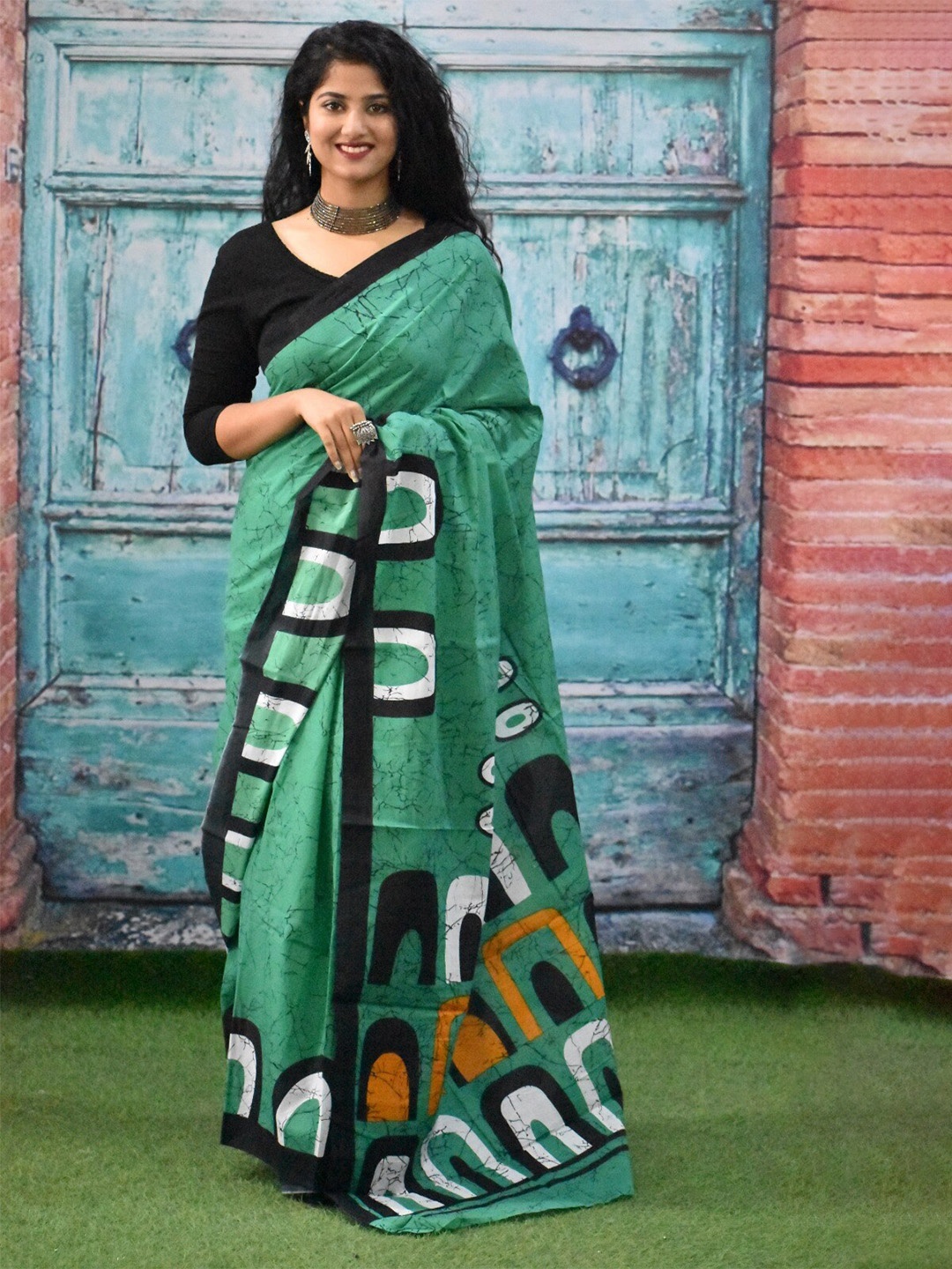 

TROPWEAR Pure Cotton Block Print Saree, Green