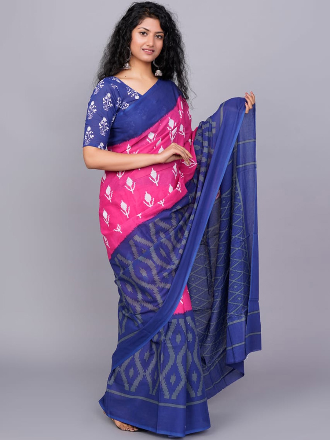 

TROPWEAR Ikat Printed Pure Cotton Saree, Pink