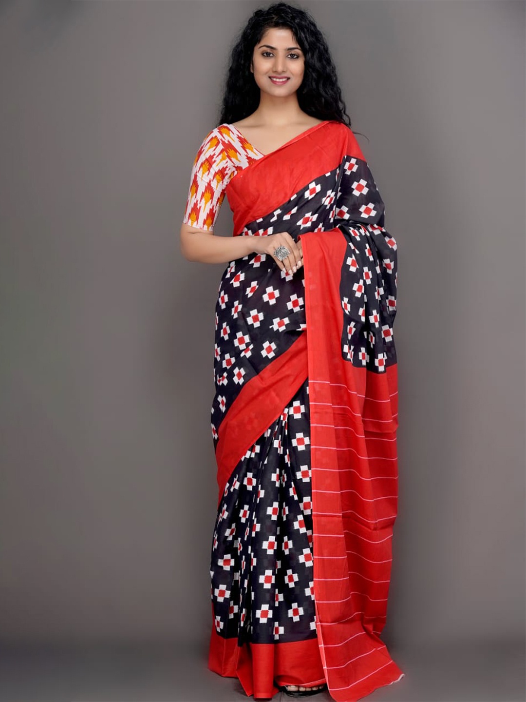 

TROPWEAR Pure Cotton Block Print Saree, Black