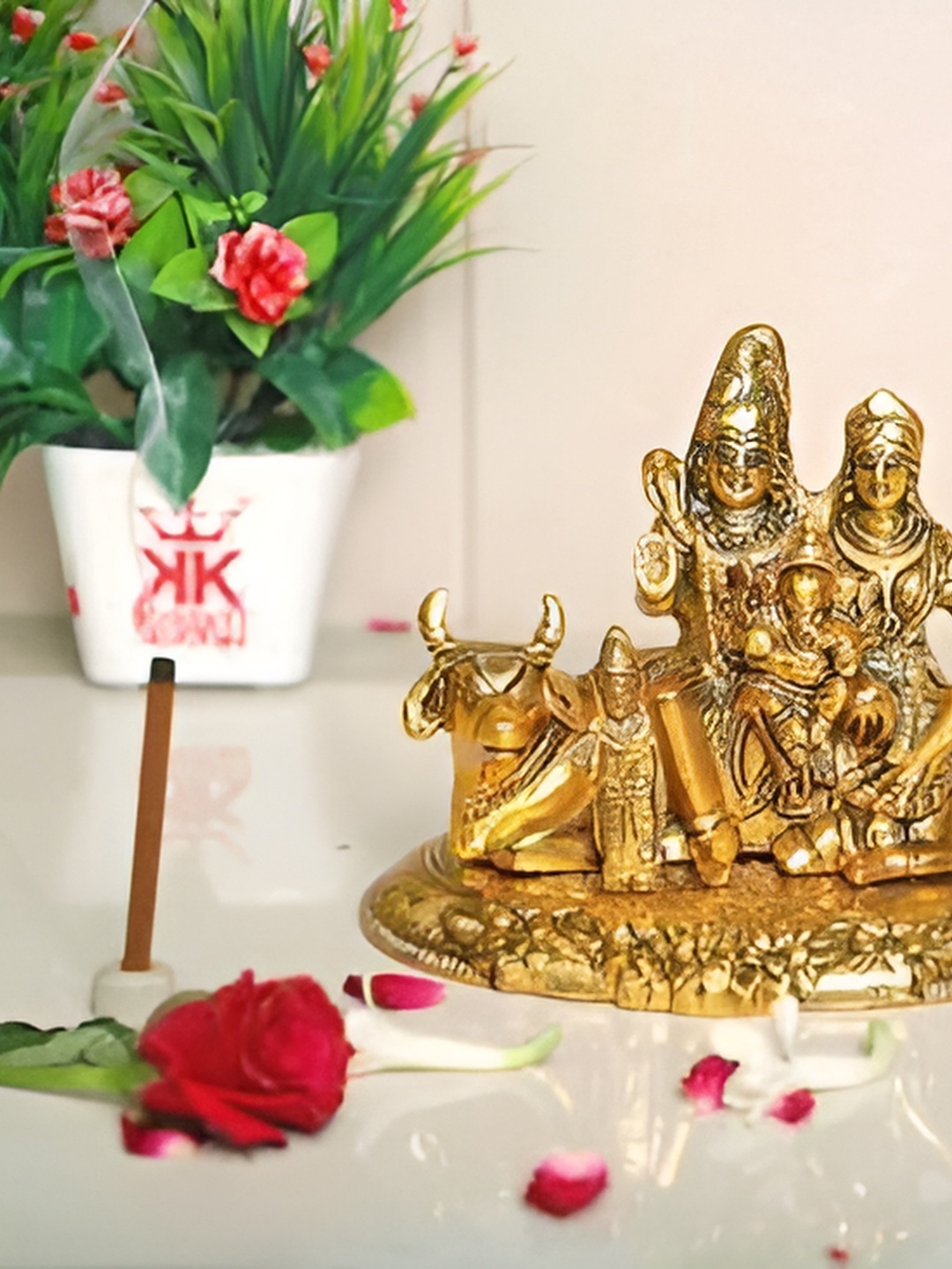 

Navyaksh Gold-Toned Metal Shiva Parawati Showpiece