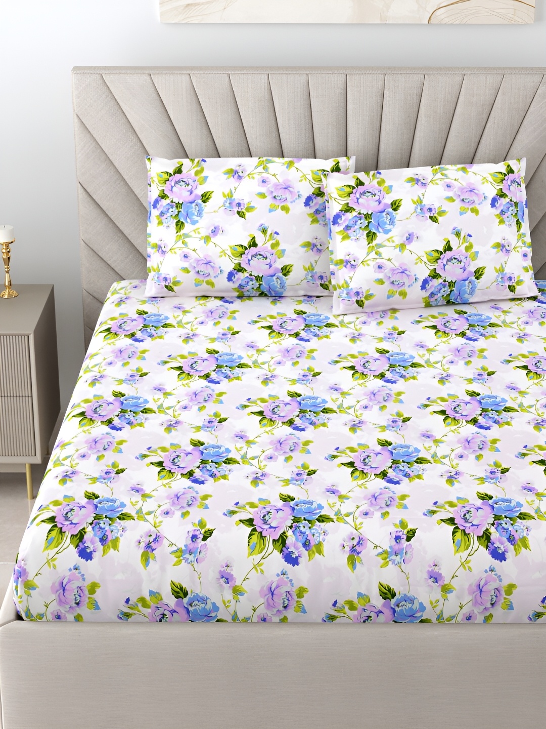 

BOMBAY DYEING White & Blue Floral Printed Cotton 144 TC King Bedsheet with 2 Pillow Covers