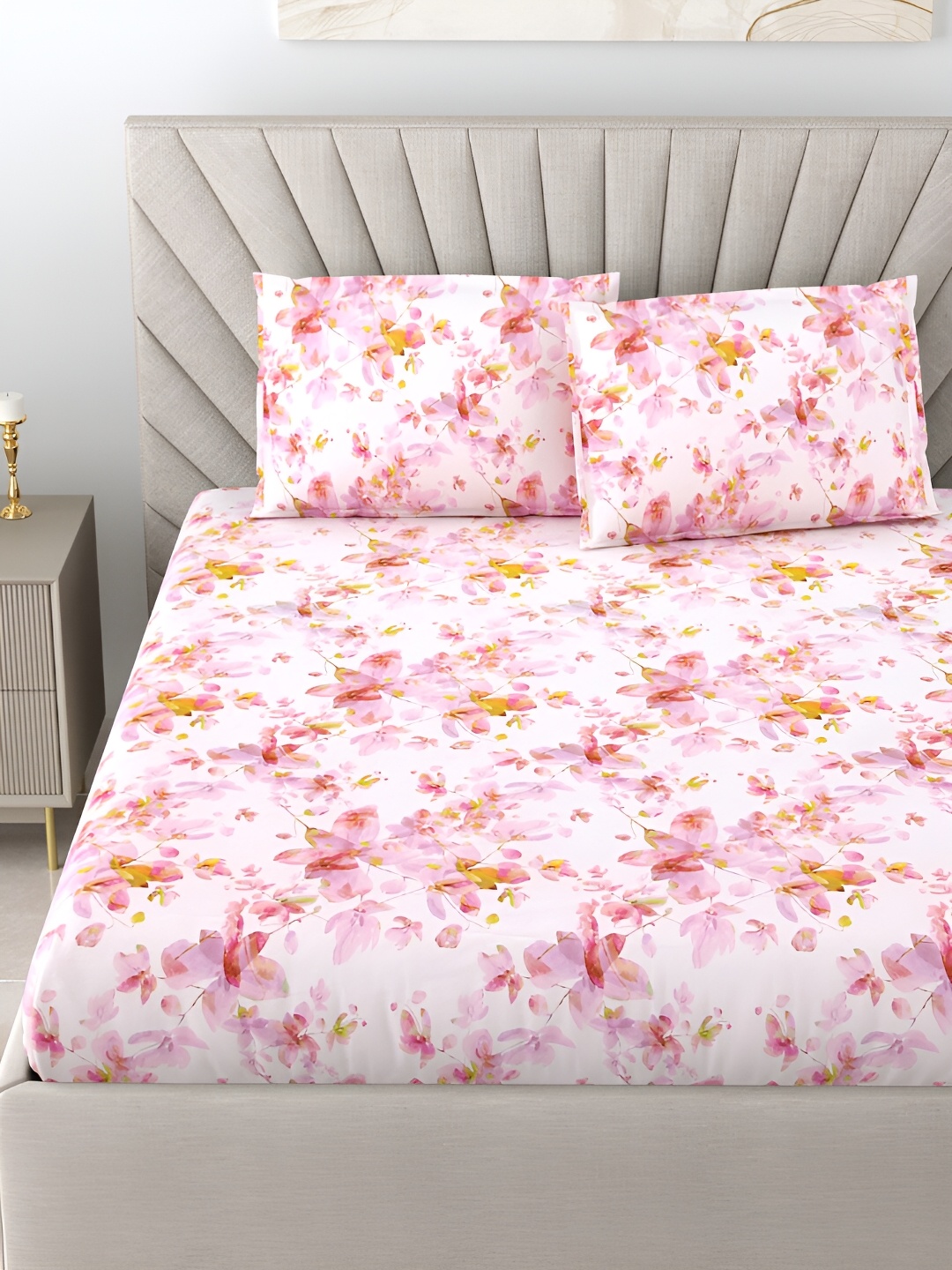 

BOMBAY DYEING Pink Floral Printed Cotton 144 TC King Bedsheet with 2 Pillow Covers