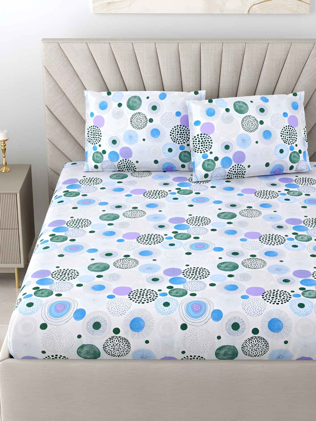 

BOMBAY DYEING Blue & White Geometric Cotton 144 TC King Bedsheet with 2 Pillow Covers