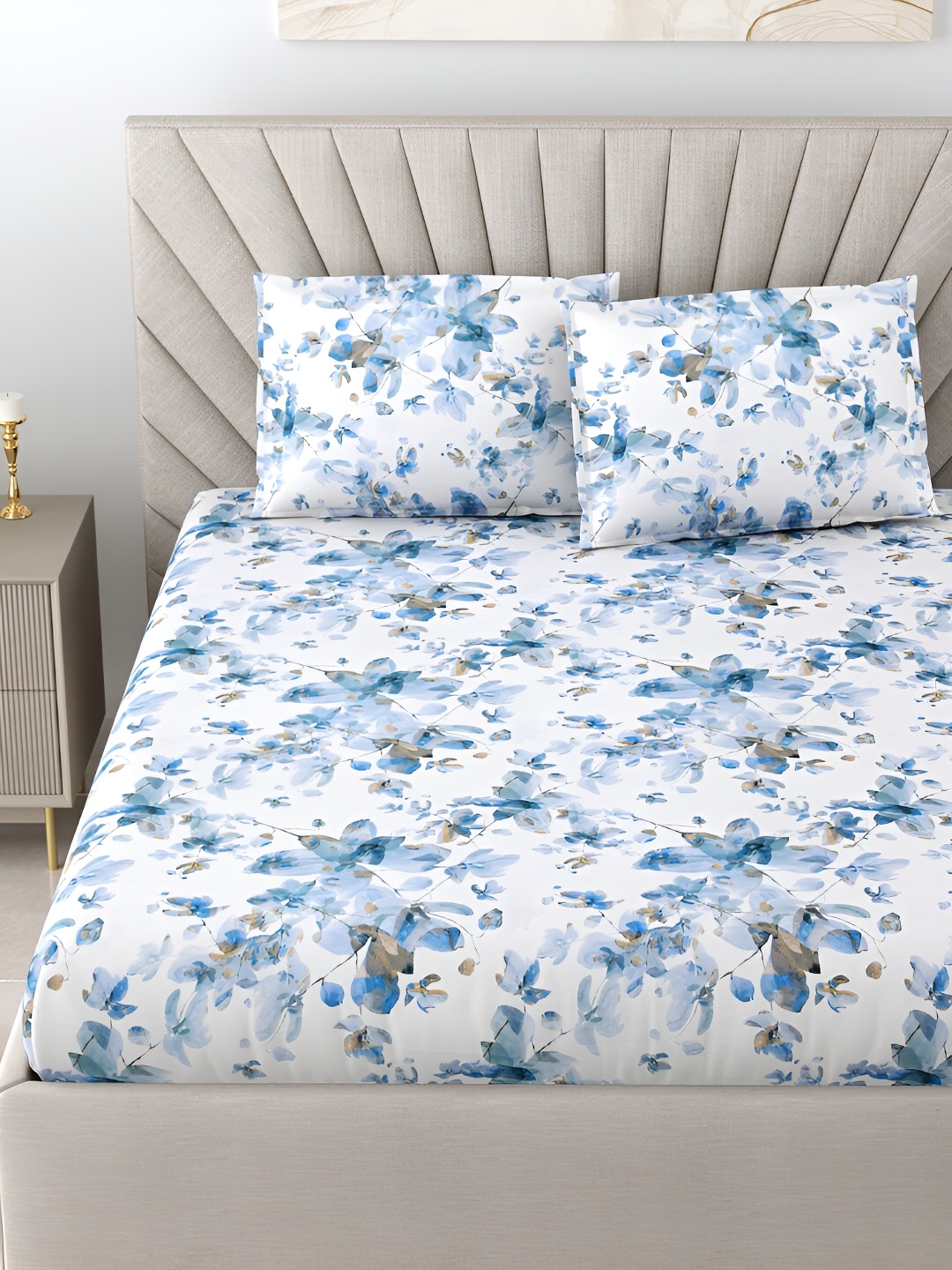 

BOMBAY DYEING Blue Floral Printed Cotton 144 TC King Bedsheet with 2 Pillow Covers