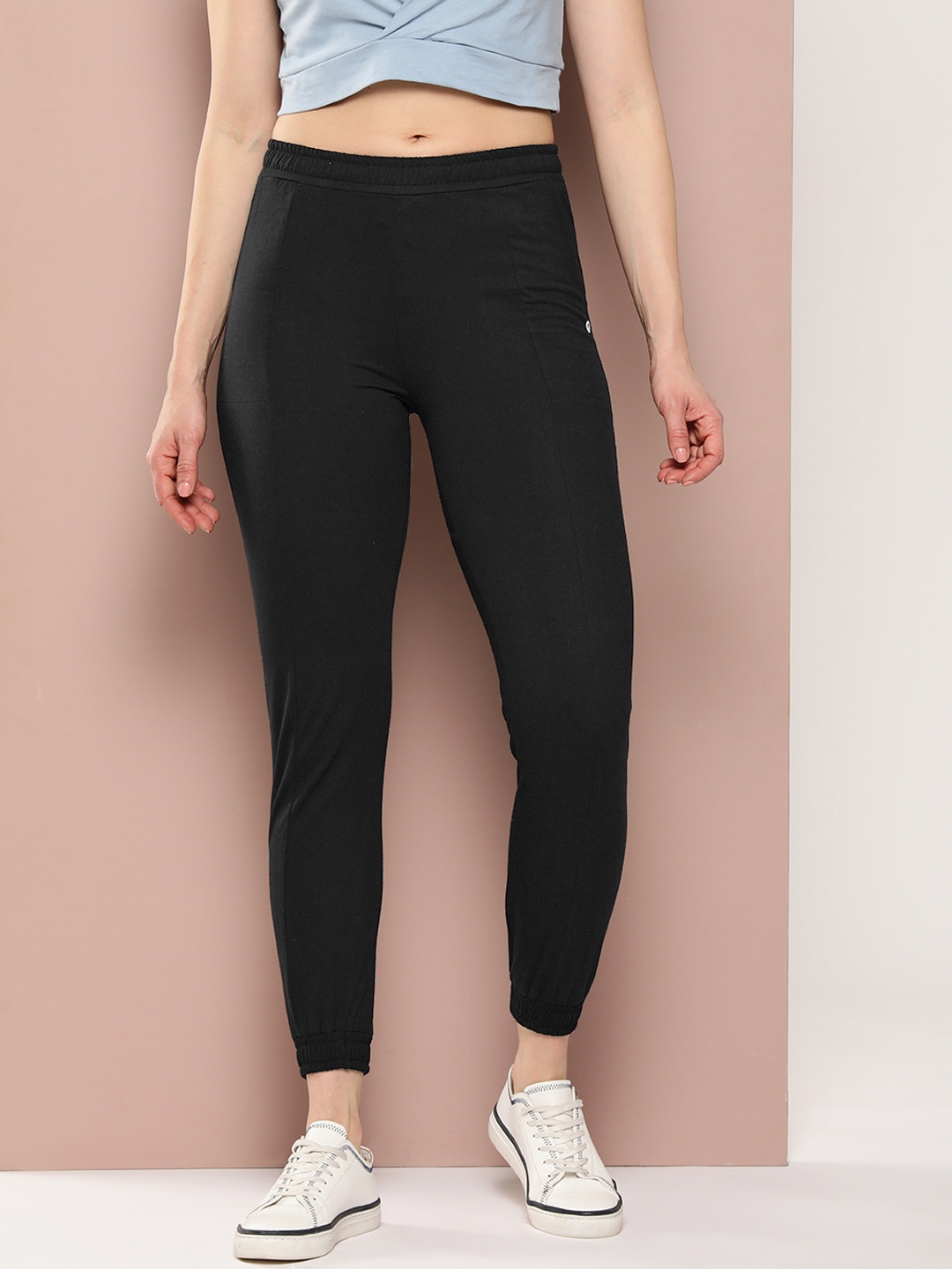 

Femea Slim Fit Joggers, Black