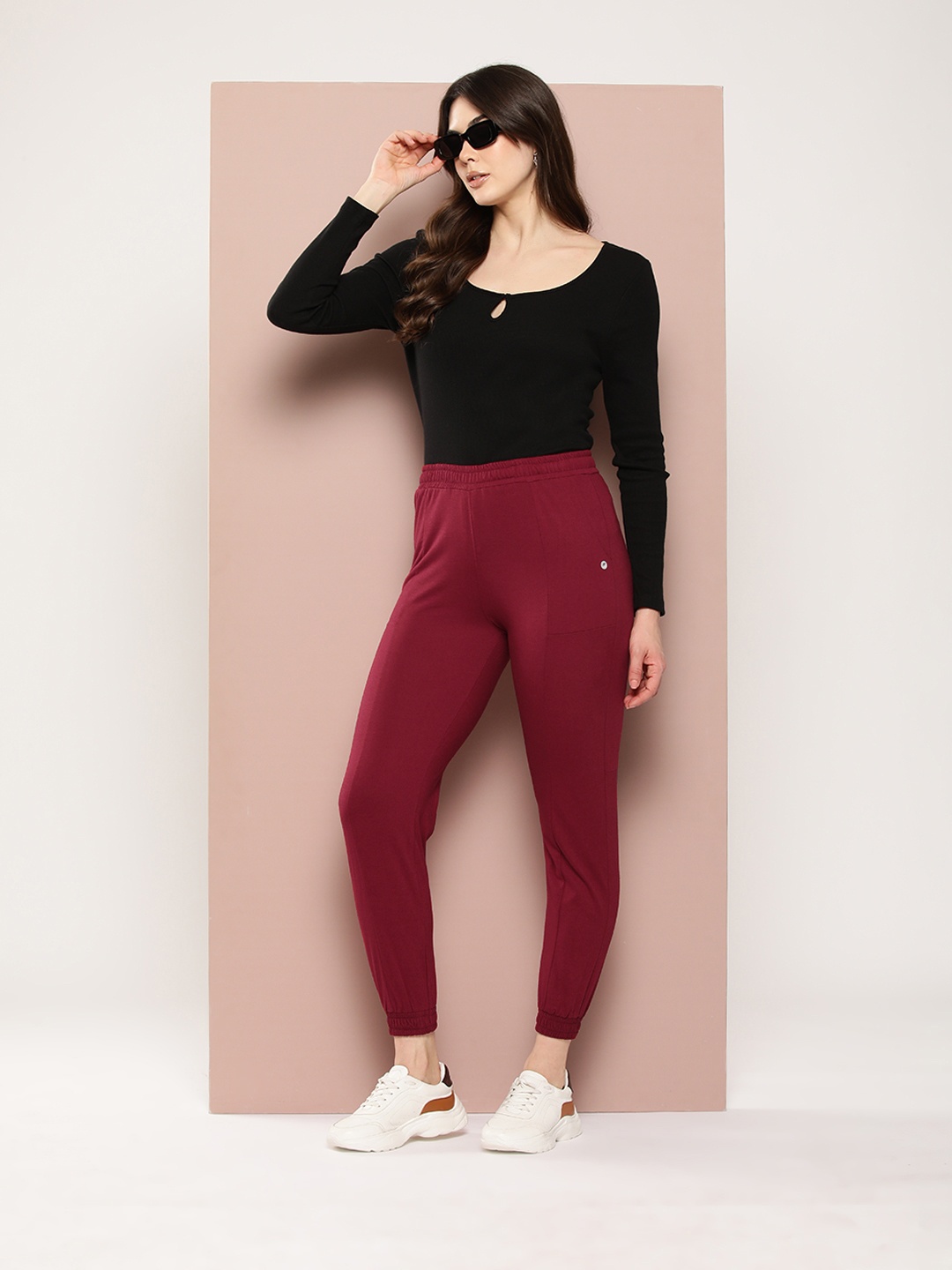 

FEMEA Women Solid Slim Fit Joggers, Maroon