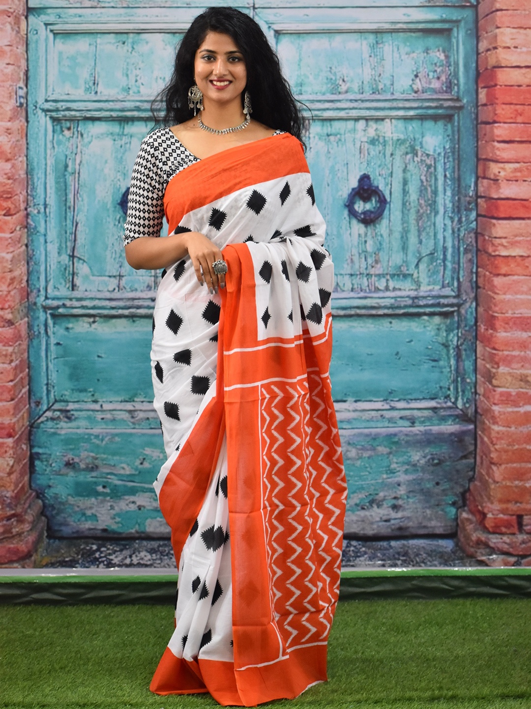 

TROPWEAR Pure Cotton Block Print Saree, Orange