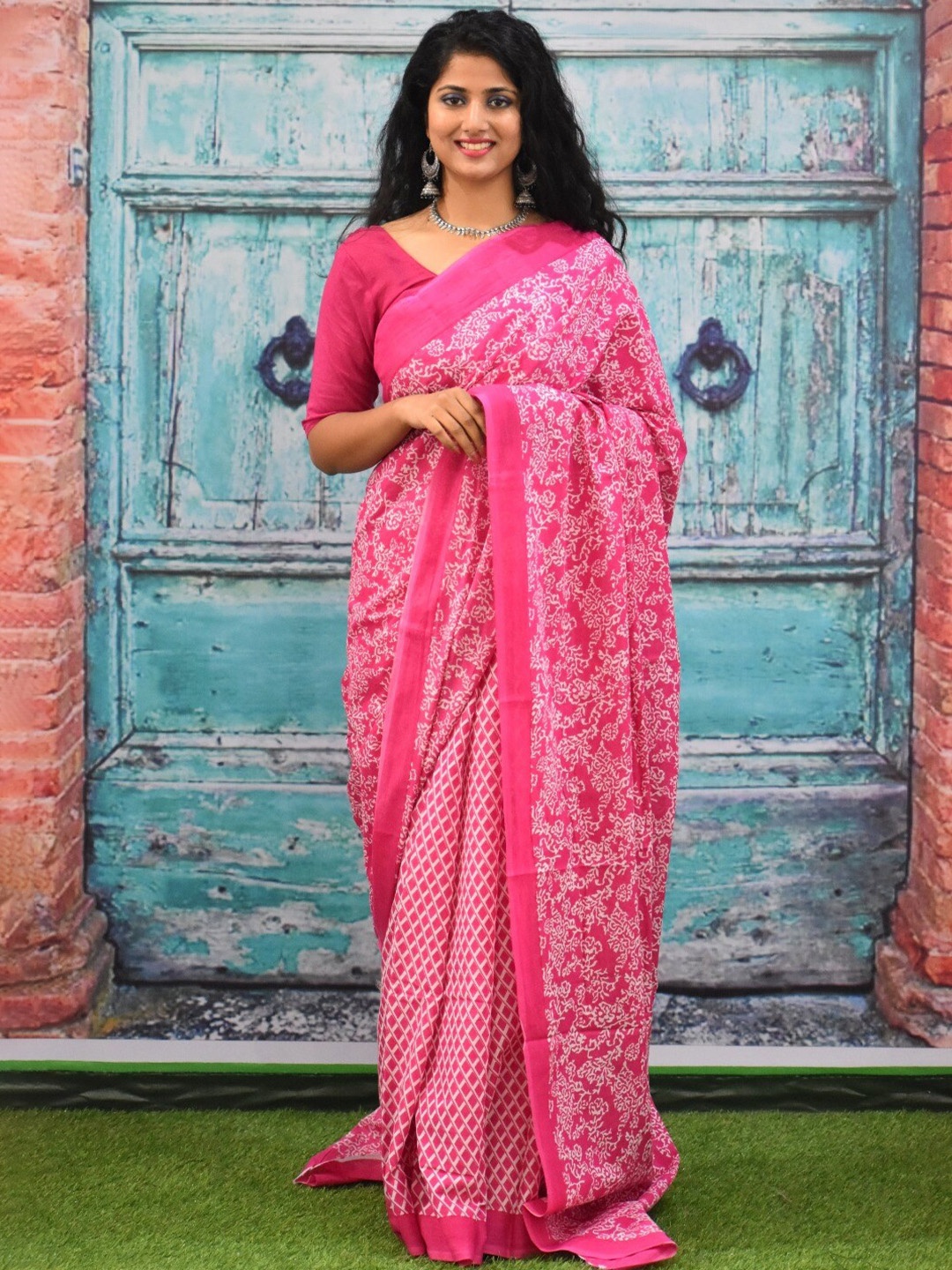 

TROPWEAR Floral Printed Mulmul Cotton Block Print Saree, Pink