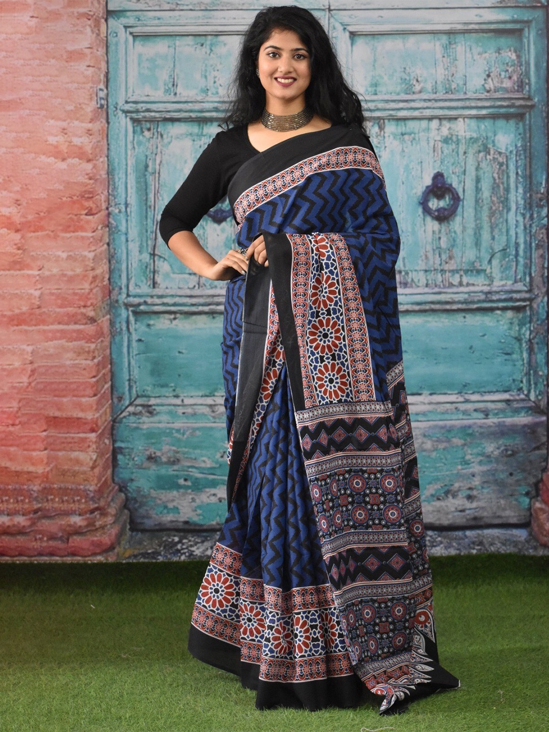 

TROPWEAR Ethnic Motifs Printed Pure Cotton Saree, Blue