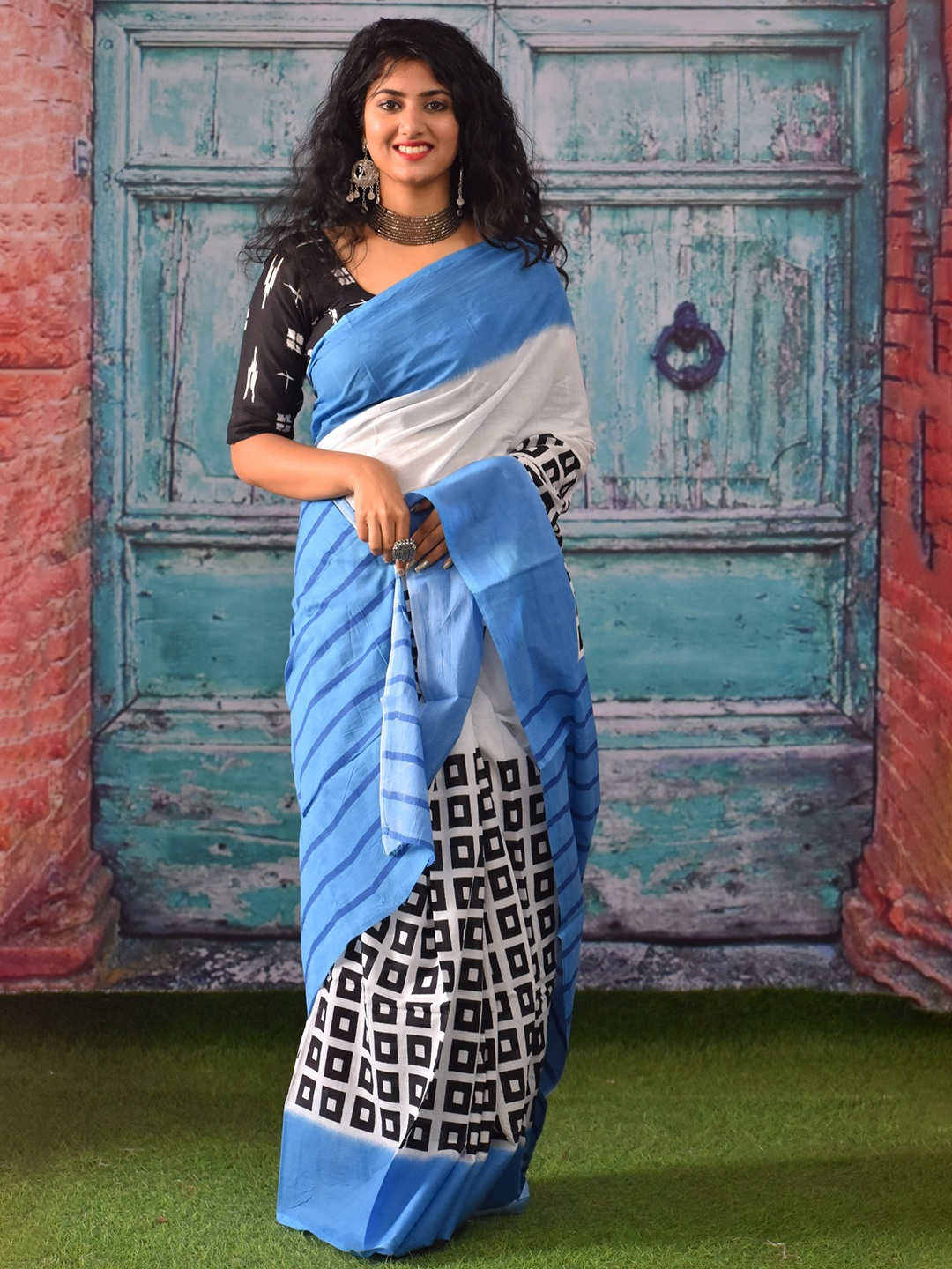 

TROPWEAR Pure Cotton Block Print Saree, Blue