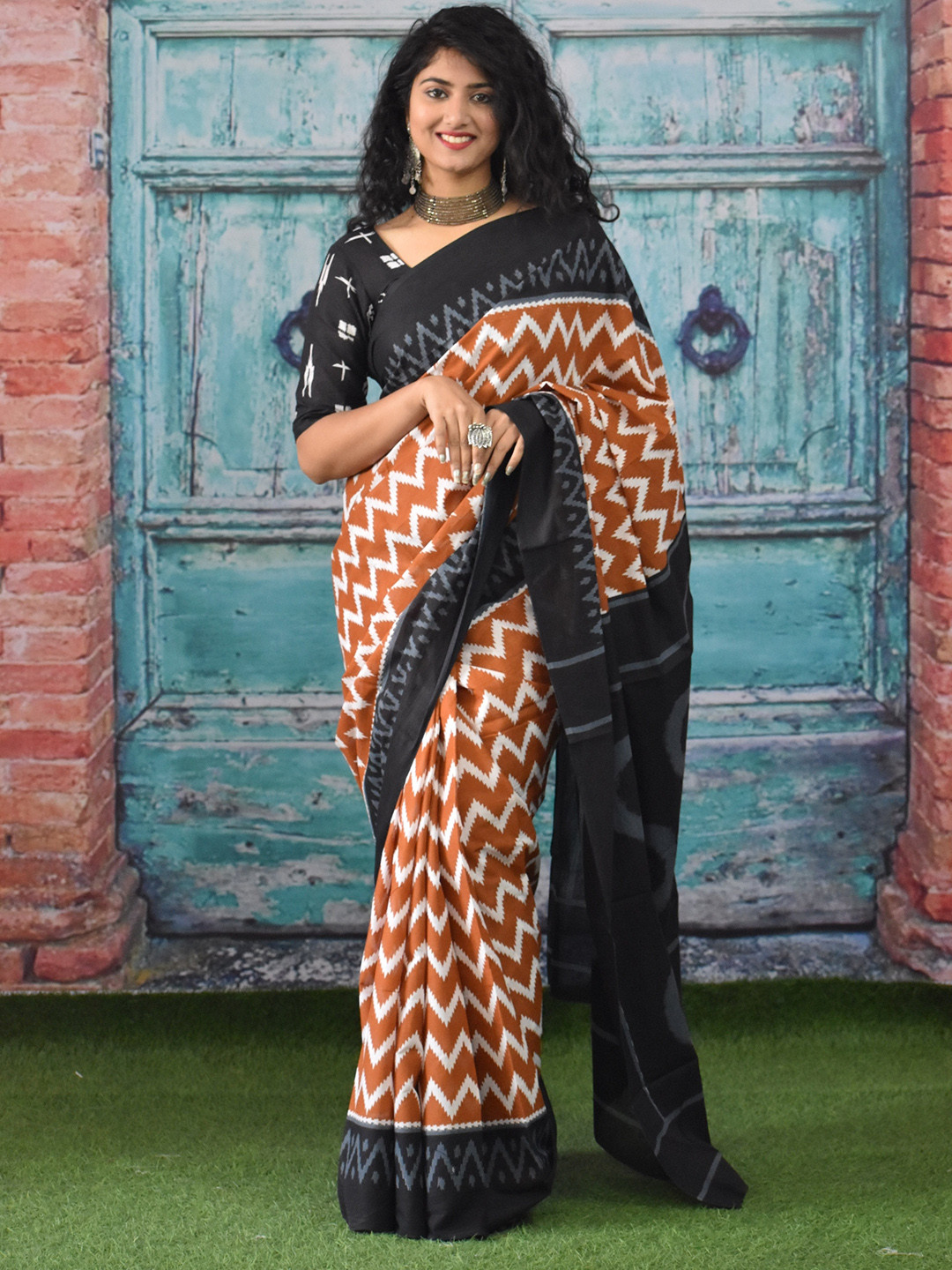 

TROPWEAR Pure Cotton Block Print Saree, Brown