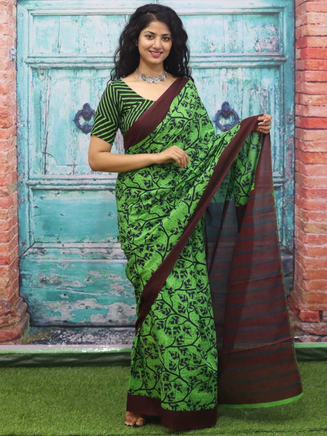 

TROPWEAR Ethnic Motifs Pure Cotton Block Print Saree, Green