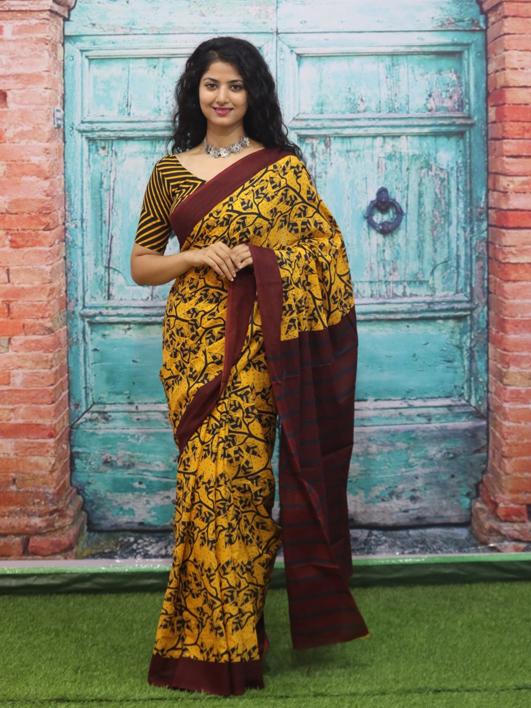 

TROPWEAR Pure Cotton Block Print Saree, Yellow