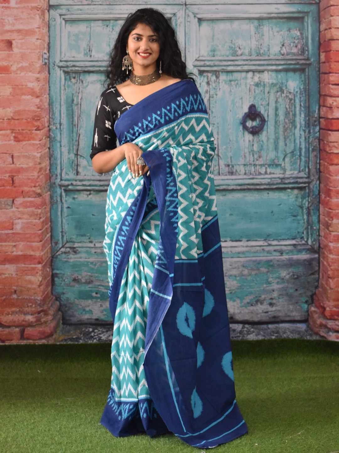 

TROPWEAR Geometric Printed Mulmul Cotton Block Print Saree, Blue