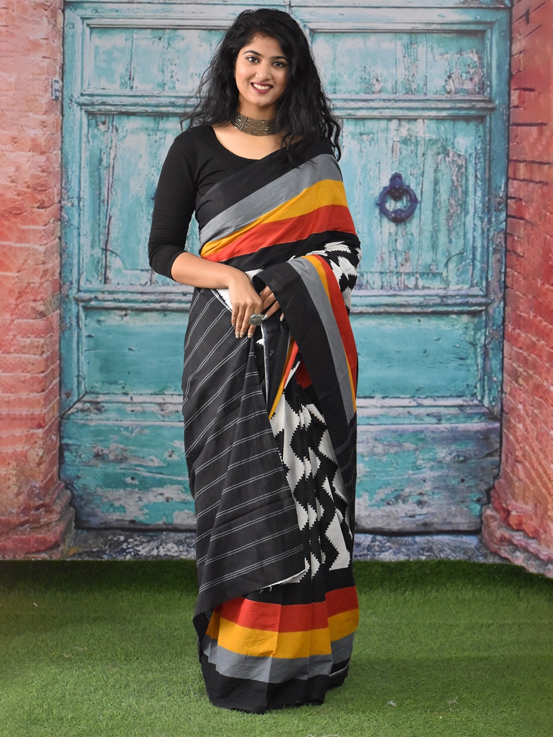 

TROPWEAR Abstract Printed Jaipuri Cotton Mulmul Saree, Black