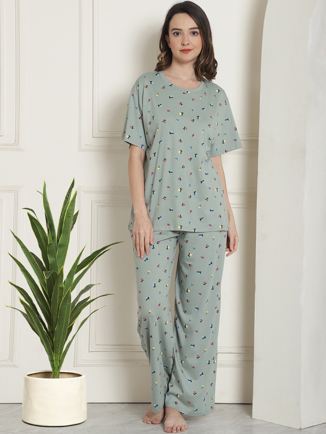 

Kanvin Blue Floral Printed Cotton Night suit, Green