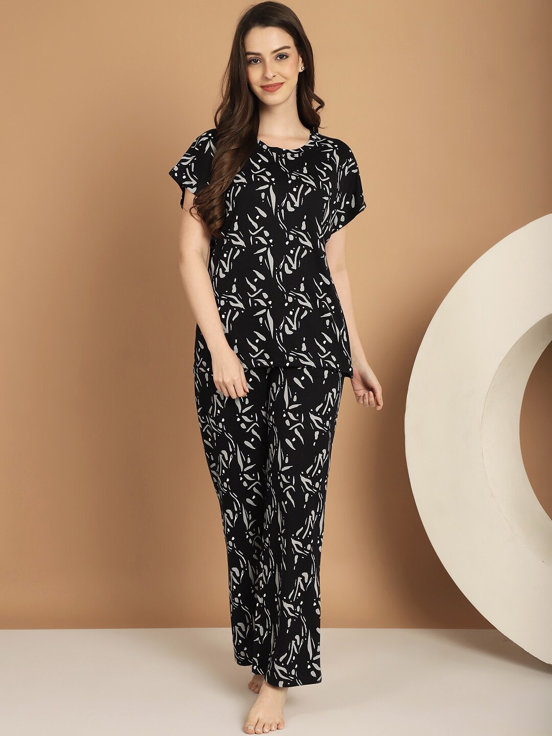 

Kanvin Black Abstract Printed Pure Cotton Night suit